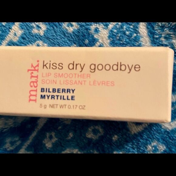 Avon Mark Kiss Dry Goodbye Bilberry Myrtille Lip - Picture 3 of 3